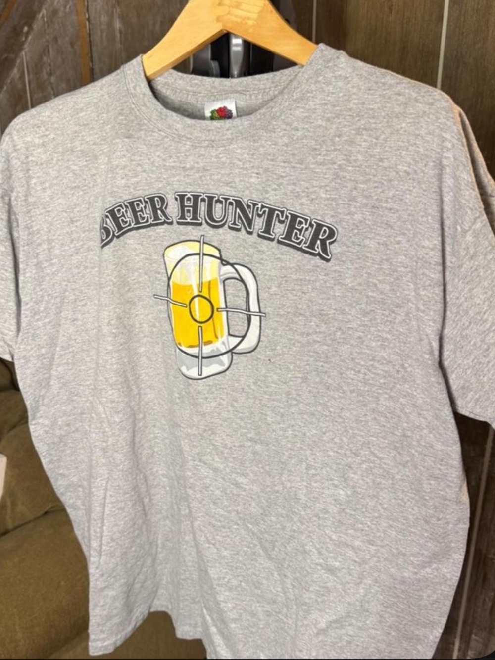 ‘Beer Hunter' Graphic Tee in Heather Gray